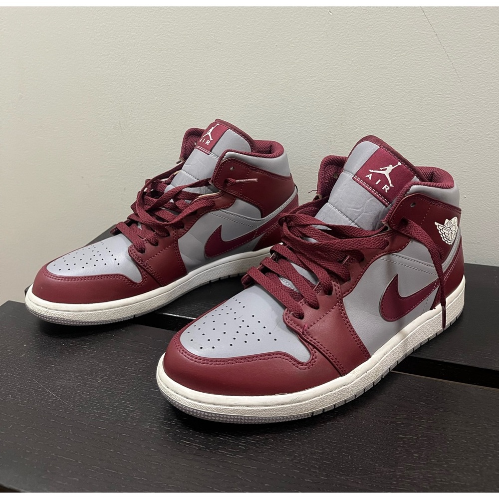 Nike air Jordan mid maroon gray  9.5 m